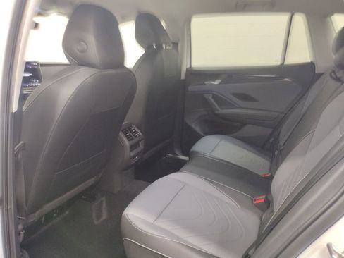 New 2025 Volkswagen Tiguan SE image 23