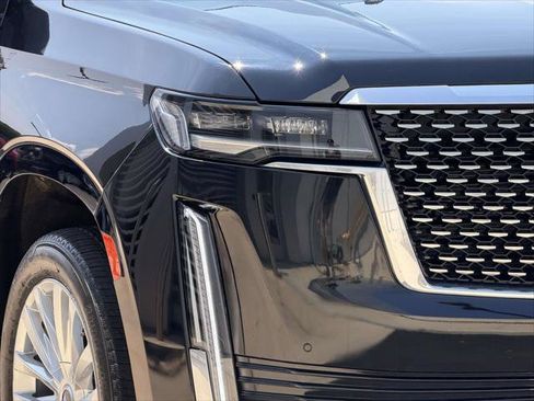 Used 2023 Cadillac Escalade ESV Luxury AWD/4WD image 12