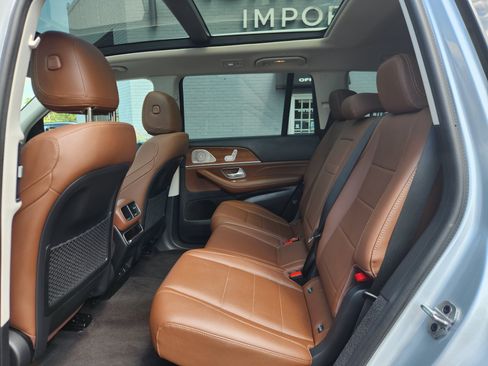 Used 2024 Mercedes-Benz GLS 450 4MATIC image 12