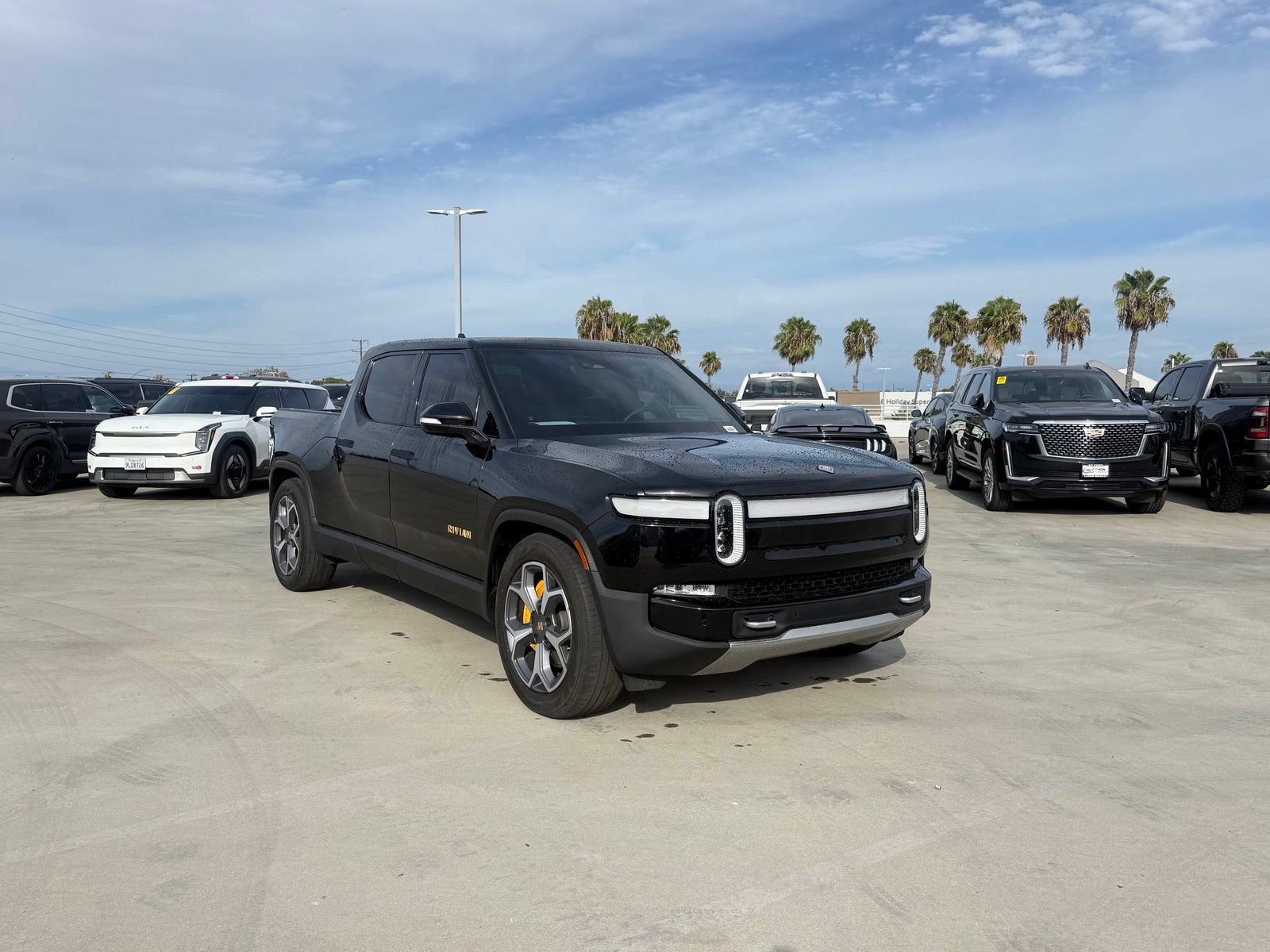 Used 2022 Rivian R1T Adventure AWD/4WD image 4