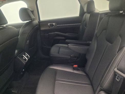 Used 2021 Kia Sorento EX w/ Panoramic Sunroof Package AWD/4WD image 18