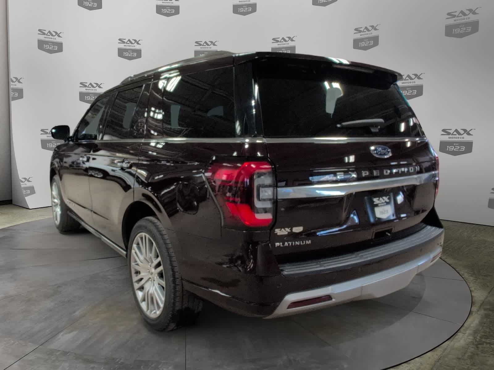 Used 2023 Ford Expedition Platinum AWD/4WD image 3