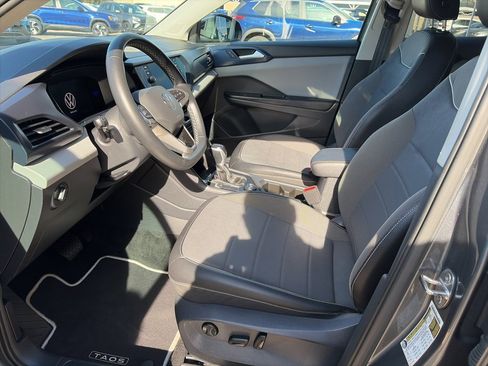 Certified 2023 Volkswagen Taos SE image 12