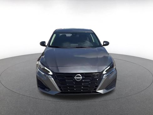 Used 2025 Nissan Altima 2.5 SV FWD image 3