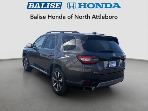 Used 2023 Honda Pilot Touring image 3