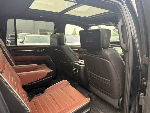 Used 2024 GMC Yukon XL Denali Ultimate AWD/4WD image 13