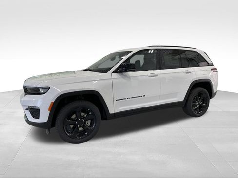 New 2025 Jeep Grand Cherokee Limited w/ Black Appearance Package AWD/4WD image 11