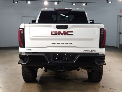 Used 2025 GMC Sierra 2500 AT4X image 6