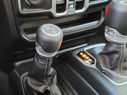 Used 2025 Jeep Wrangler Unlimited Sport AWD/4WD image 33