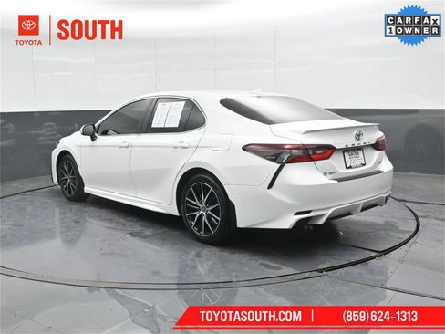 Used 2023 Toyota Camry SE image 8