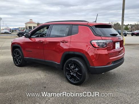 New 2026 Jeep Compass Latitude image 9