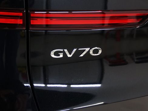 Used 2023 Genesis GV70 2.5T w/ Sport Prestige Package AWD/4WD image 12