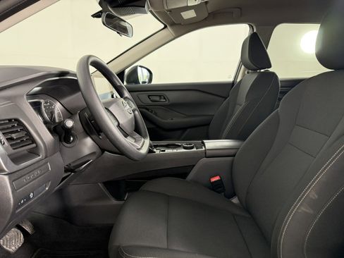 Used 2025 Nissan Rogue S AWD/4WD image 14