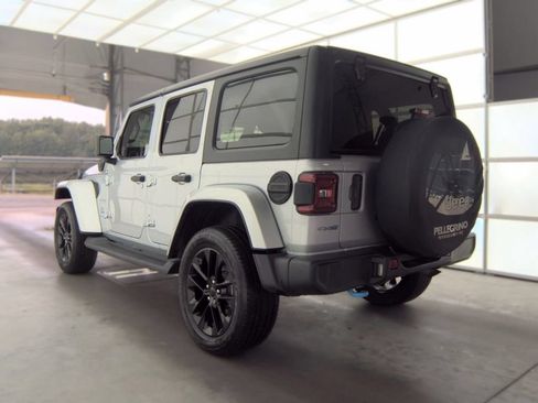 Used 2023 Jeep Wrangler Unlimited Sahara w/ Cold Weather Group AWD/4WD image 12