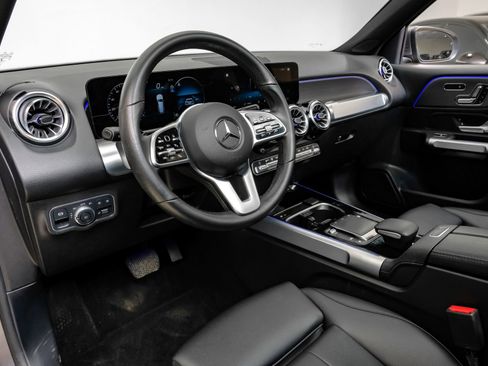 Used 2023 Mercedes-Benz GLB 250 w/ Premium Package image 3