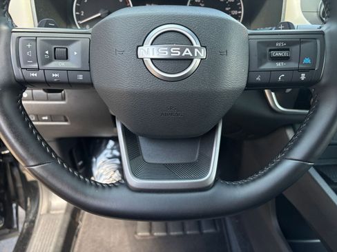 Used 2025 Nissan Rogue SV FWD image 30
