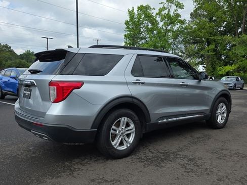 Used 2021 Ford Explorer XLT w/ Equipment Group 202A RWD image 5