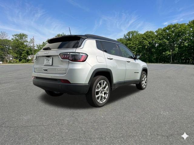 Used 2025 Jeep Compass Limited AWD/4WD image 9