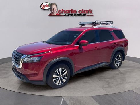 Certified 2024 Nissan Pathfinder SL FWD image 1