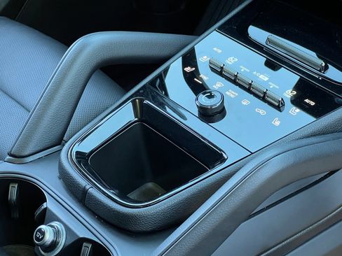 Certified 2025 Porsche Cayenne E-Hybrid AWD/4WD image 41