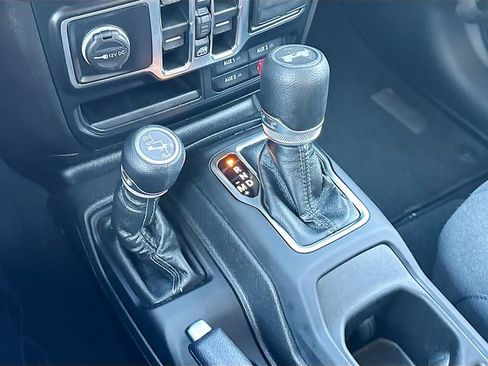 Used 2024 Jeep Wrangler Sport S image 16