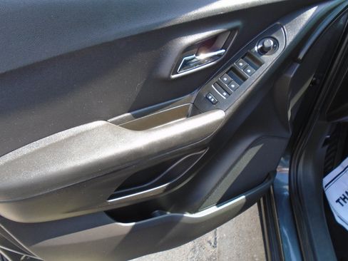 Used 2019 Chevrolet Trax LS AWD/4WD image 21