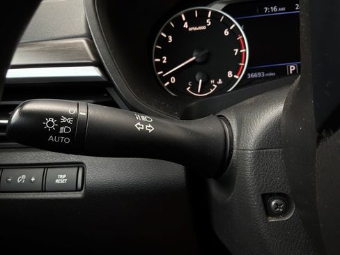 Used 2025 Nissan Altima 2.5 SV FWD image 34
