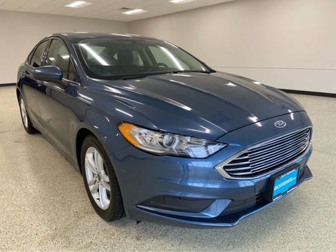 Used 2018 Ford Fusion SE w/ Fusion SE Technology Package image 4