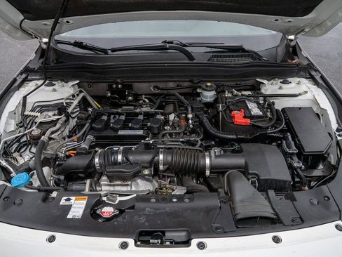 Used 2018 Honda Accord Touring image 11