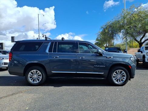 Used 2021 GMC Yukon XL SLT w/ SLT Premium Package image 4