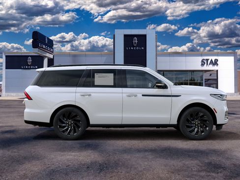 New 2027 Lincoln Navigator Reserve w/ Jet Appearance Package AWD/4WD image 5