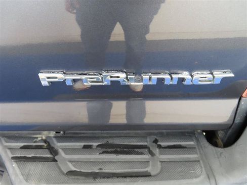 Used 2015 Toyota Tacoma PreRunner w/ Convenience Package RWD image 9