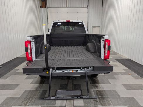 Used 2024 Ford F250 Lariat w/ Chrome Package image 27
