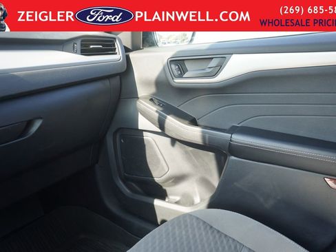 Used 2022 Ford Escape SE w/ Cold Weather Package image 31