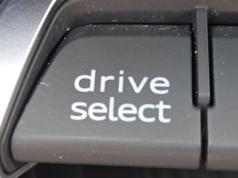 Used 2020 Audi Q3 2.0T Premium Plus AWD/4WD image 9