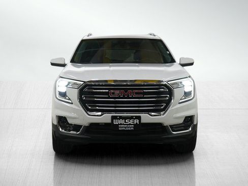 Used 2024 GMC Terrain SLT image 8