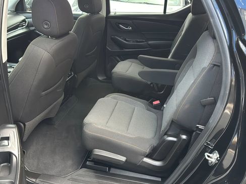 Used 2021 Chevrolet Traverse LT image 21