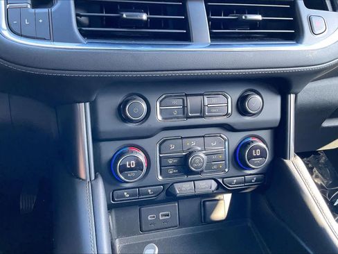 Used 2021 Chevrolet Suburban LT w/ LT Signature Package image 31