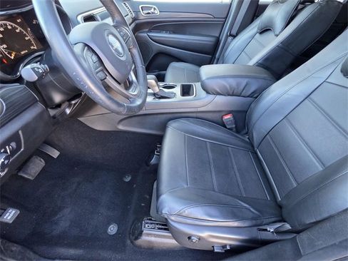 Used 2019 Jeep Grand Cherokee Laredo image 6