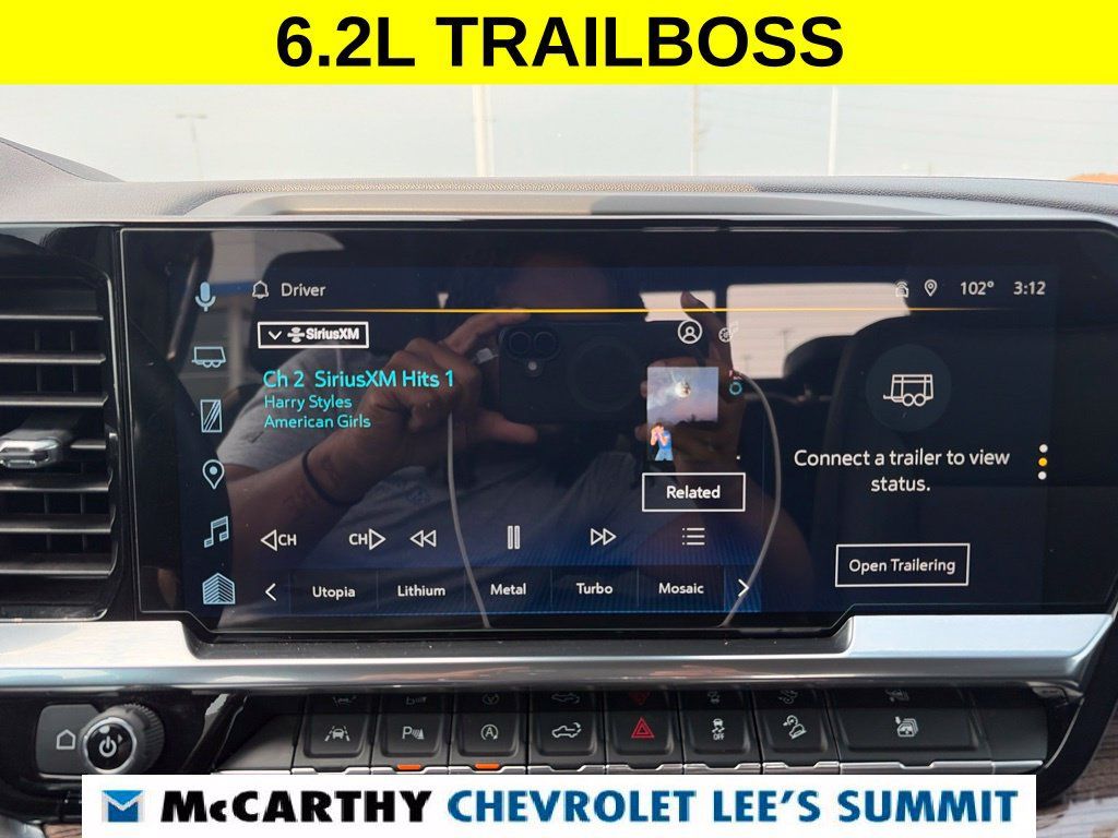Used 2023 Chevrolet Silverado 1500 LT Trail Boss w/ Convenience Package II AWD/4WD image 6