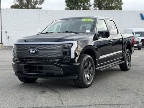 Used 2025 Ford F150 Lightning Lariat image 3