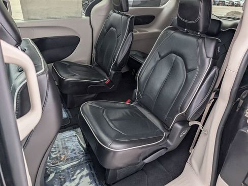 Used 2024 Chrysler Pacifica Limited image 22