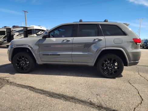 Used 2021 Jeep Grand Cherokee Laredo X AWD/4WD image 7