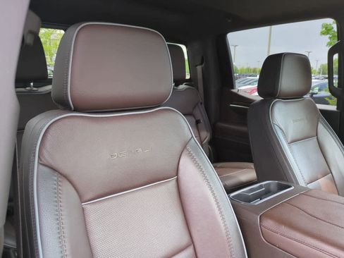 Used 2025 GMC Sierra 1500 Denali AWD/4WD image 7