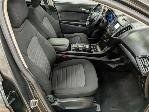 Used 2019 Ford Edge SE image 23