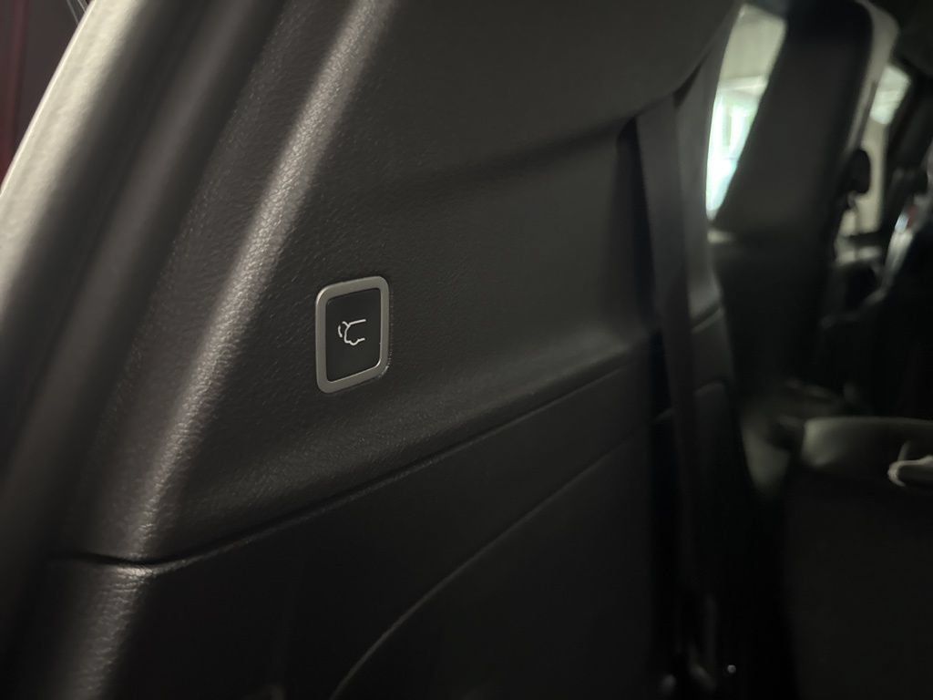 New 2026 Chrysler Pacifica Select AWD/4WD image 32