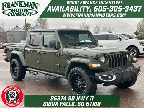 Used 2022 Jeep Gladiator Sport image 1