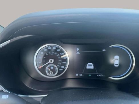 Used 2023 Genesis G70 2.0T image 12