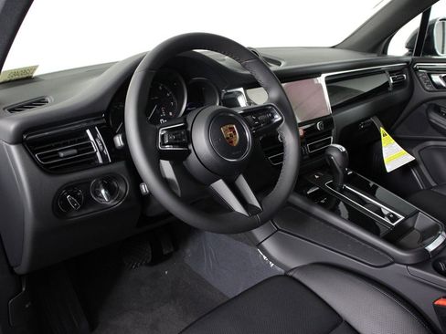 New 2026 Porsche Macan image 4