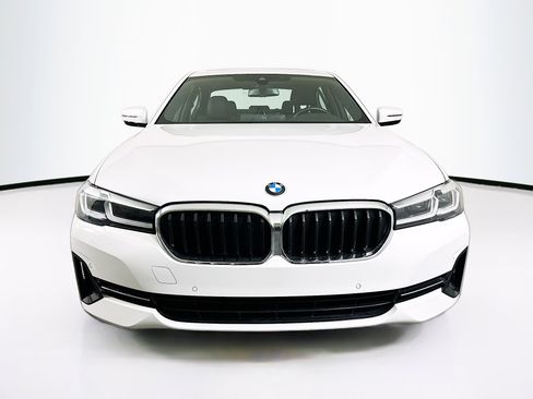 Used 2023 BMW 530i w/ Convenience Package image 2